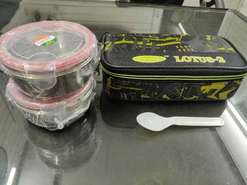 सिल्वर और ट्रांसपेरेंट डिज़ाइनर लंच बॉक्स