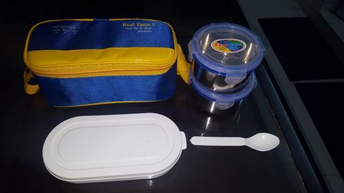 सिल्वर और ब्लू डिज़ाइनर लंच बॉक्स