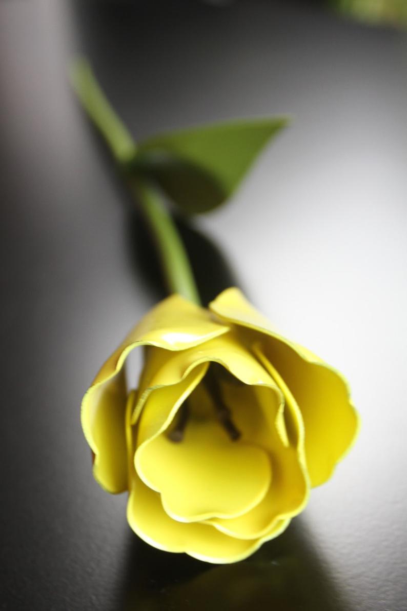 Yellow Tulip Metal Flower Size: 17 To 19 Inches