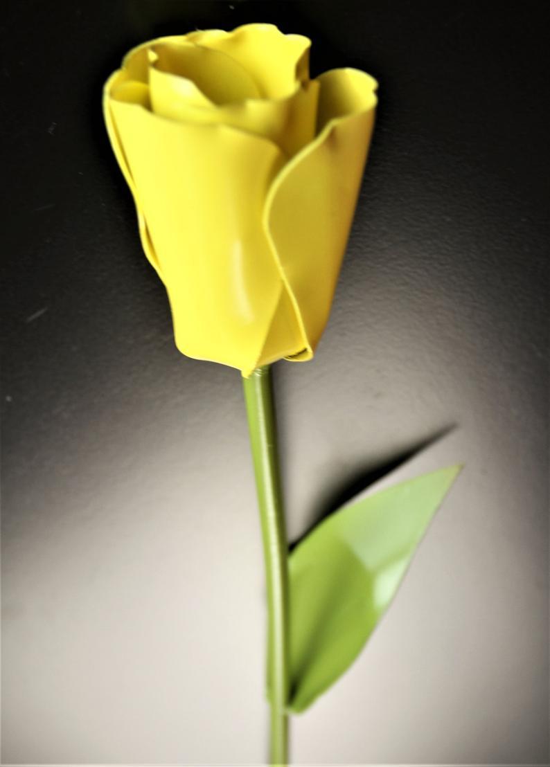 Yellow Tulip Metal Flower Size: 17 To 19 Inches