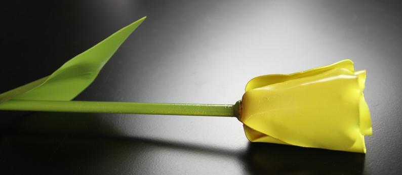 Yellow Tulip Metal Flower Size: 17 To 19 Inches