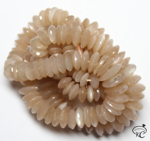 पीच मूनस्टोन जर्मन कट बीड्स