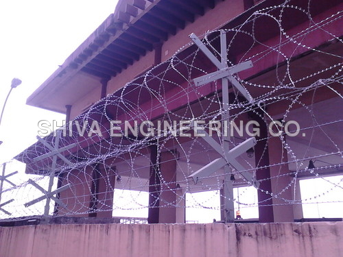 रेज़र बार्बेड वायर