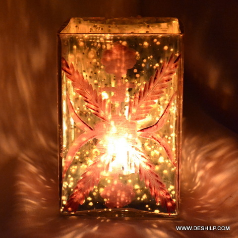 सिल्वर फिनिश के साथ ग्लास टी लाइट कैंडल होल्डर