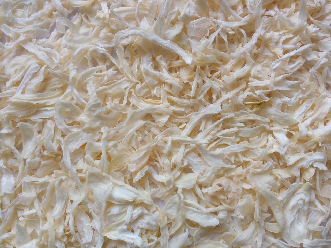 Dehydrated White Onion Flakes - 1 To 8 Mm Size Range, White Color | A Grade Quality, Dried Vegetable With Unique Flavor And Aroma
