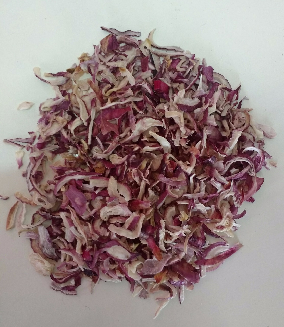 Dehydrated Red Onion Flakes - A Grade, 1-8 Mm Flake Sizes, Red Color | Natural Dehydration, Kibbled Texture, 2-year Shelf Life