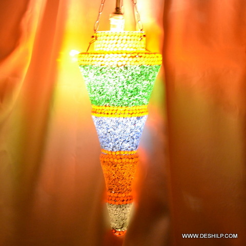 मल्टीकलर स्प्लेंडिड मोज़ेक डिज़ाइन वॉल हैंगिंग