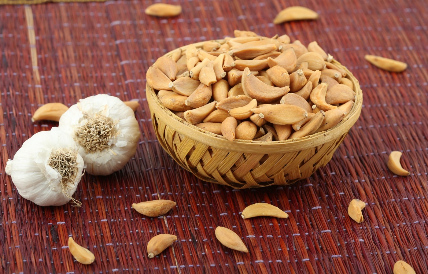 Dried Garlic Flakes - A Grade Dehydrated Garlic Cloves, 2-year Shelf Life, Dried Vegetables, Normal Taste, Food Dehydrated Process