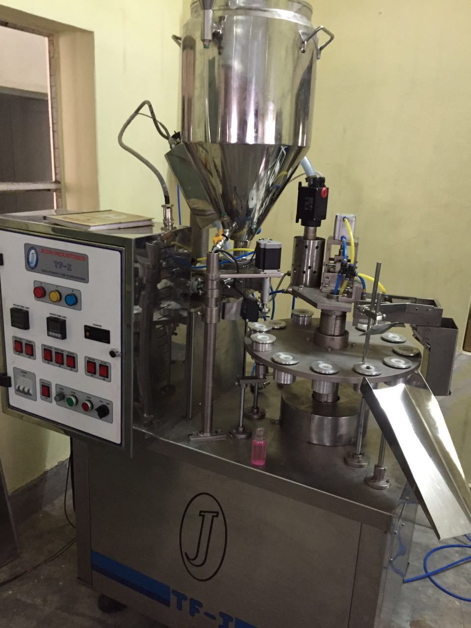 Automatic Tube Filling Machine - Capacity: 60 Tubes/min T/hr