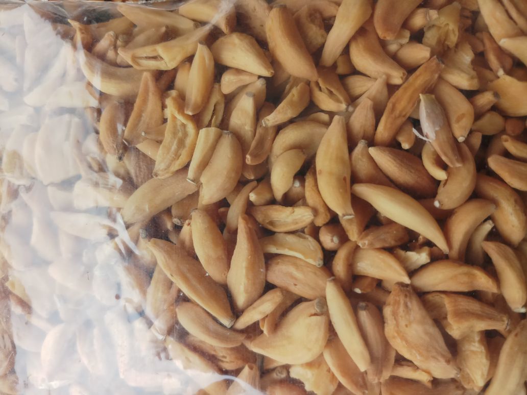 Dehydrated Brown Garlic Flakes - A Grade Quality, 2-year Shelf Life, Dried Raw Flakes, Food Dehydrator Processed, Normal Taste, Brown Color