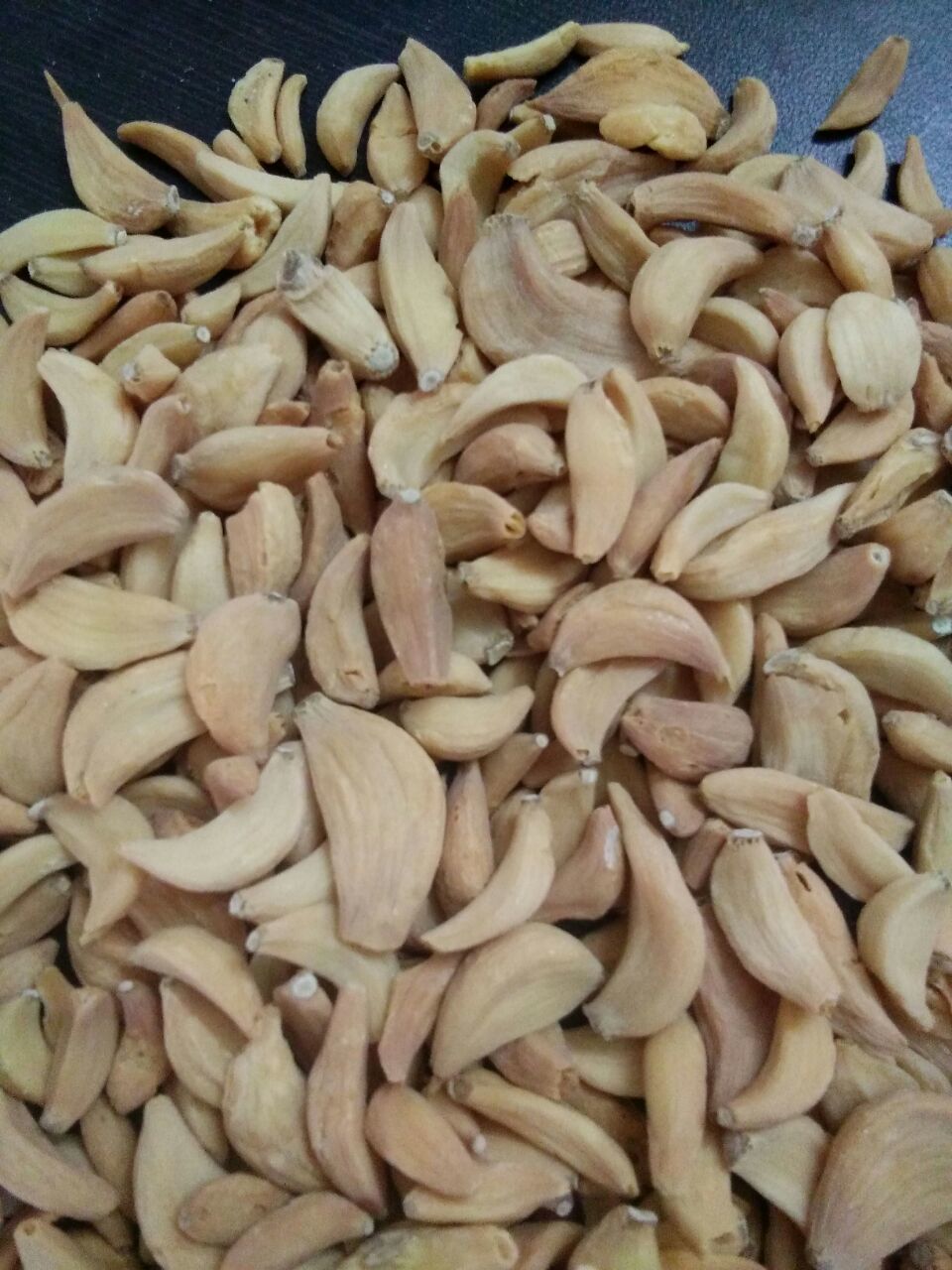 Dehydrated Brown Garlic Flakes - A Grade Quality, 2-year Shelf Life, Dried Raw Flakes, Food Dehydrator Processed, Normal Taste, Brown Color