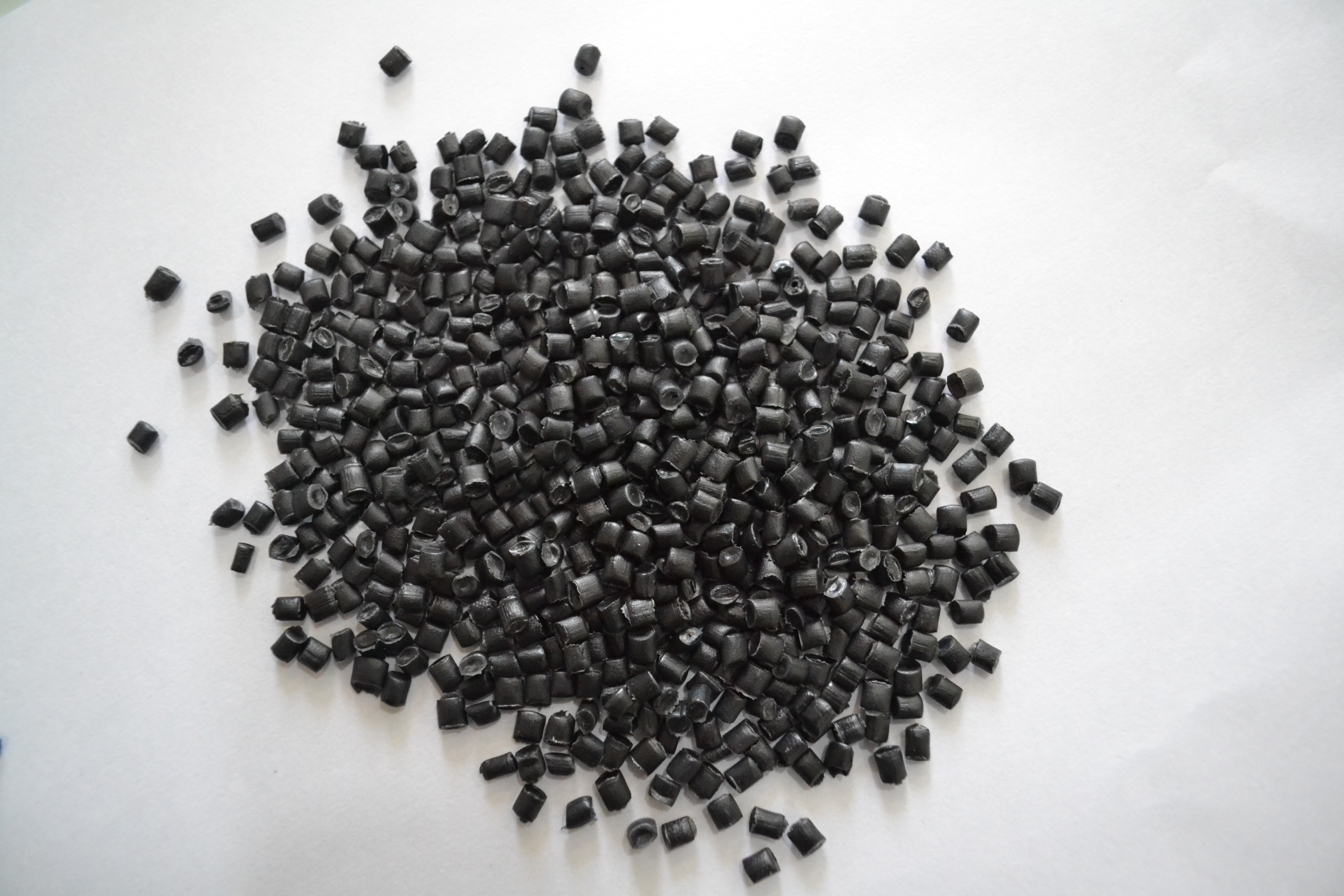 Hdpe Pipe Grade Granules - 25 Kg Bag, Black Color | High Strength, Easy Weldability, Good Abrasion Resistance, Recyclable And Reusable