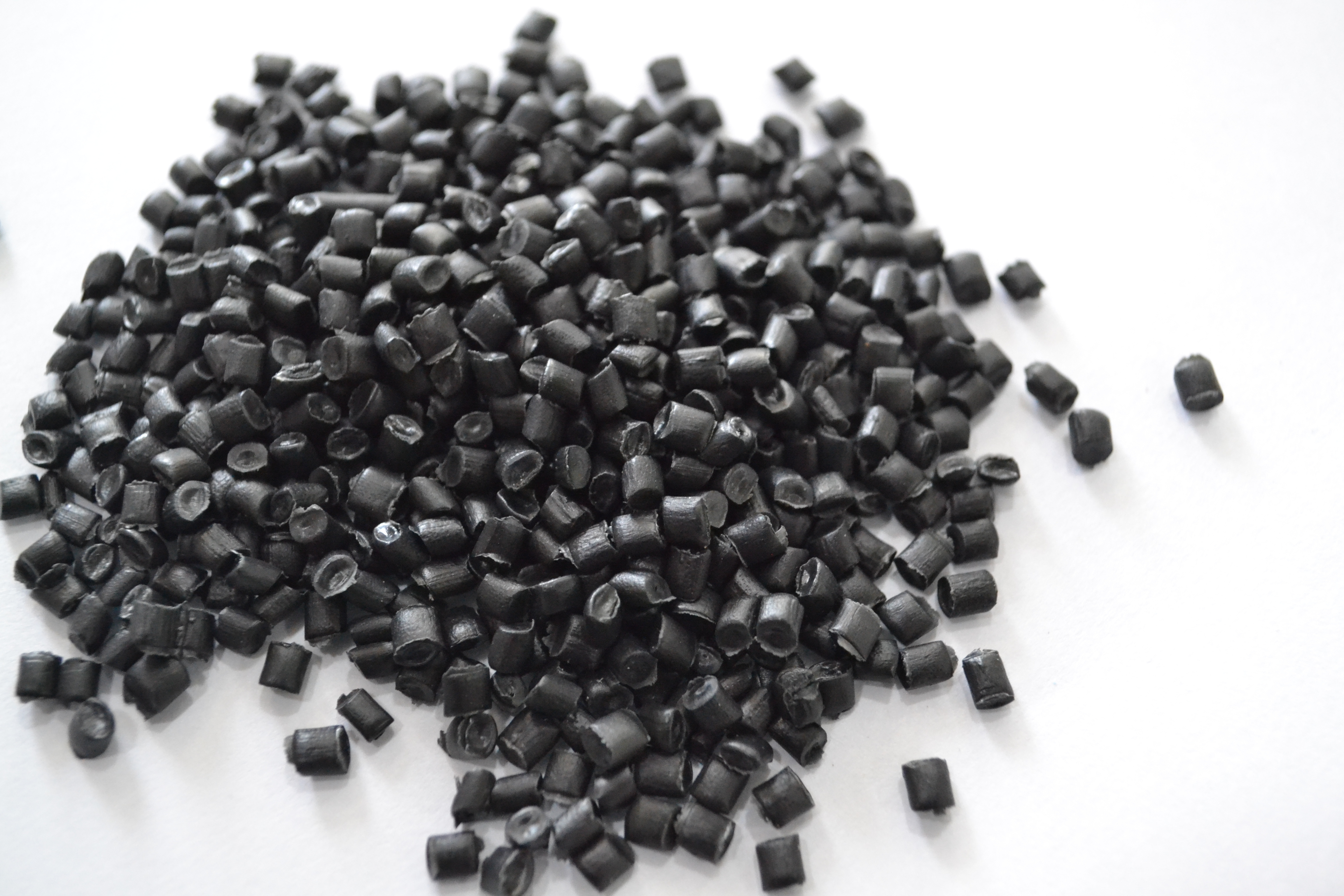 Hdpe Pipe Grade Granules - 25 Kg Bag, Black Color | High Strength, Easy Weldability, Good Abrasion Resistance, Recyclable And Reusable