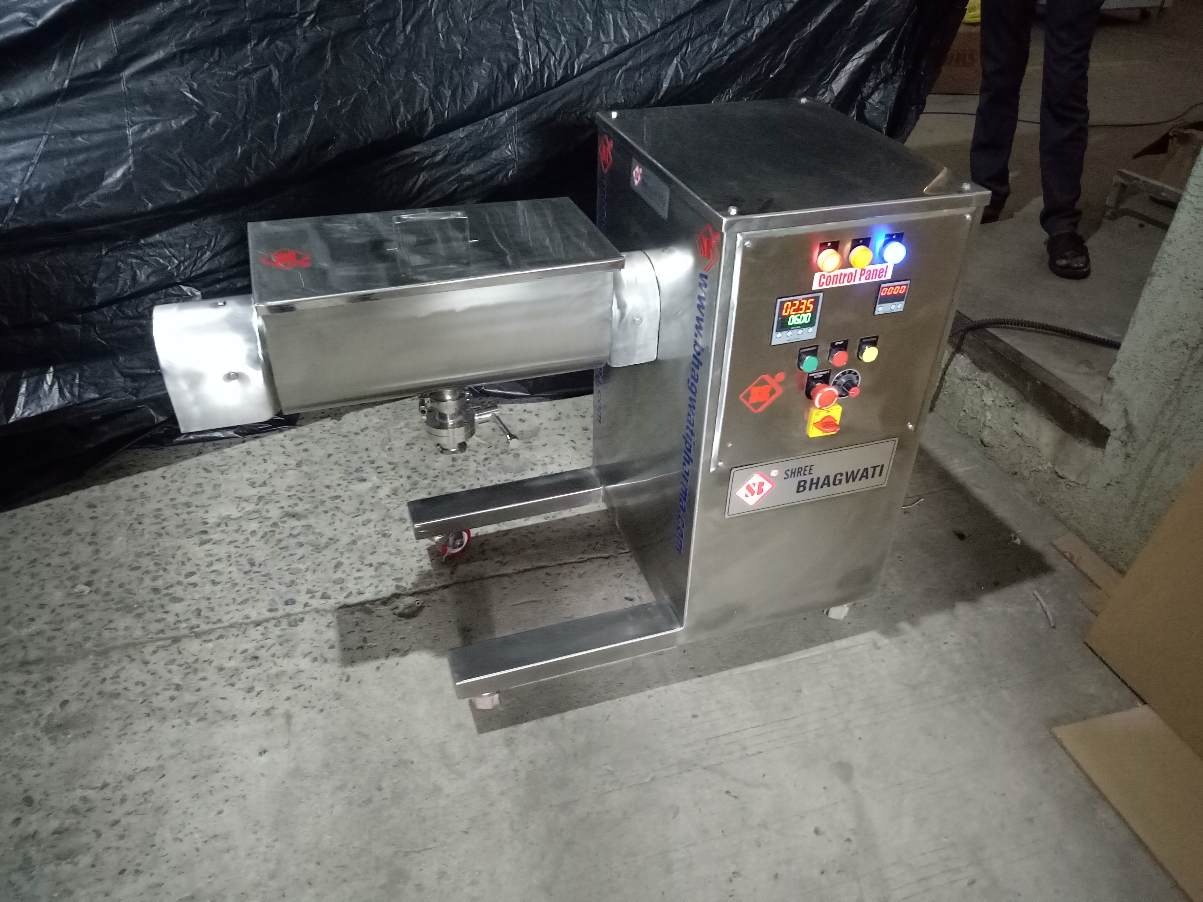 Ribbon Blender Machine For Spices Powder Mixing - 30 Kgs - Automatic Grade: Semi-automatic