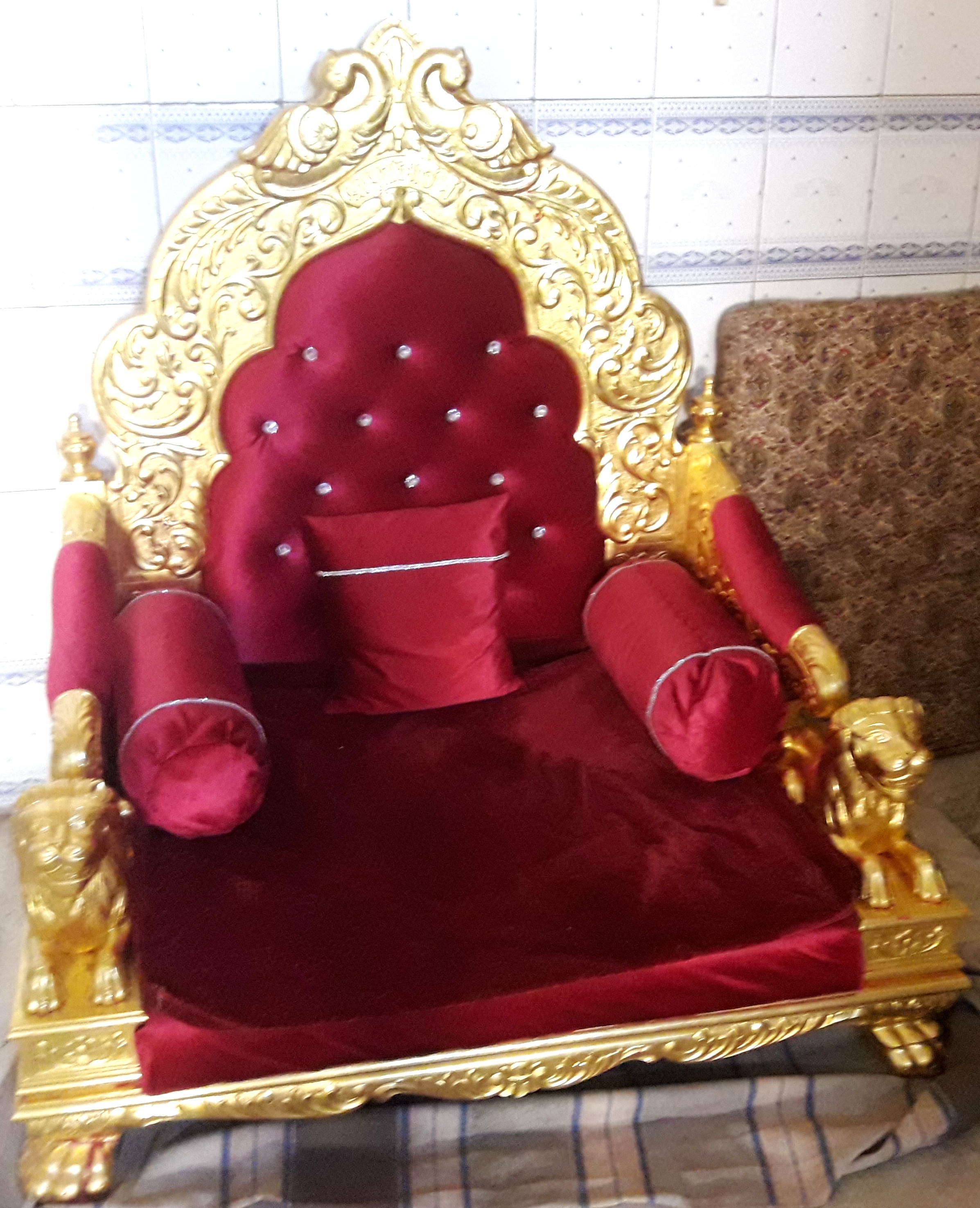 Gold Gadi Sinhasan