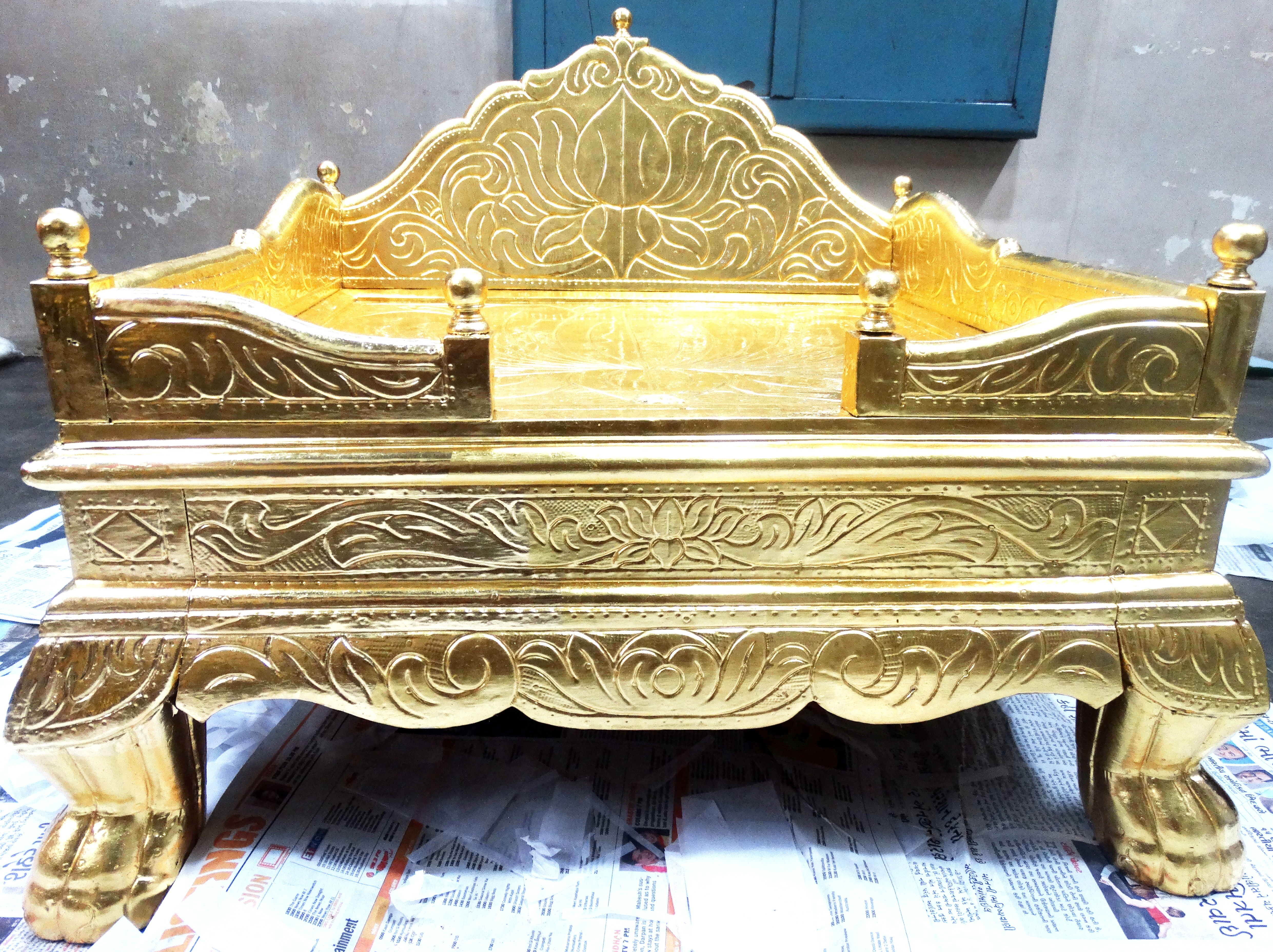 Gold Gadi Sinhasan