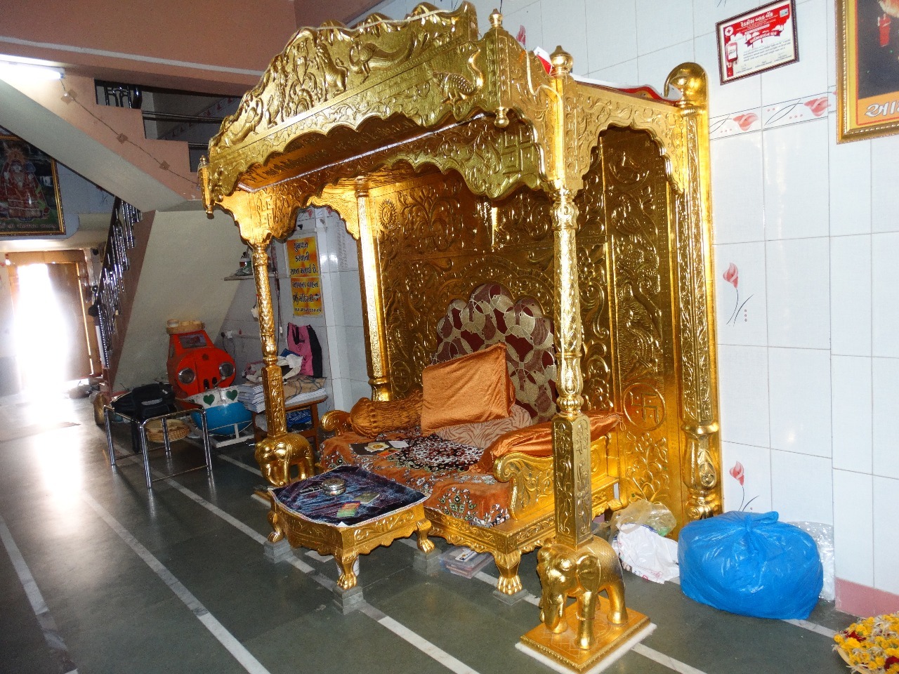 Gold Gadi Sinhasan