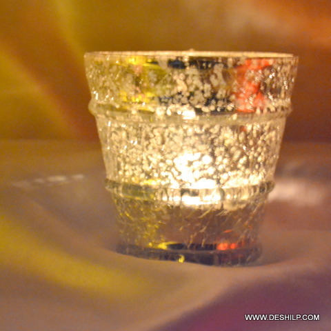 सिल्वर फिनिश के साथ ग्लास टी लाइट कैंडल होल्डर