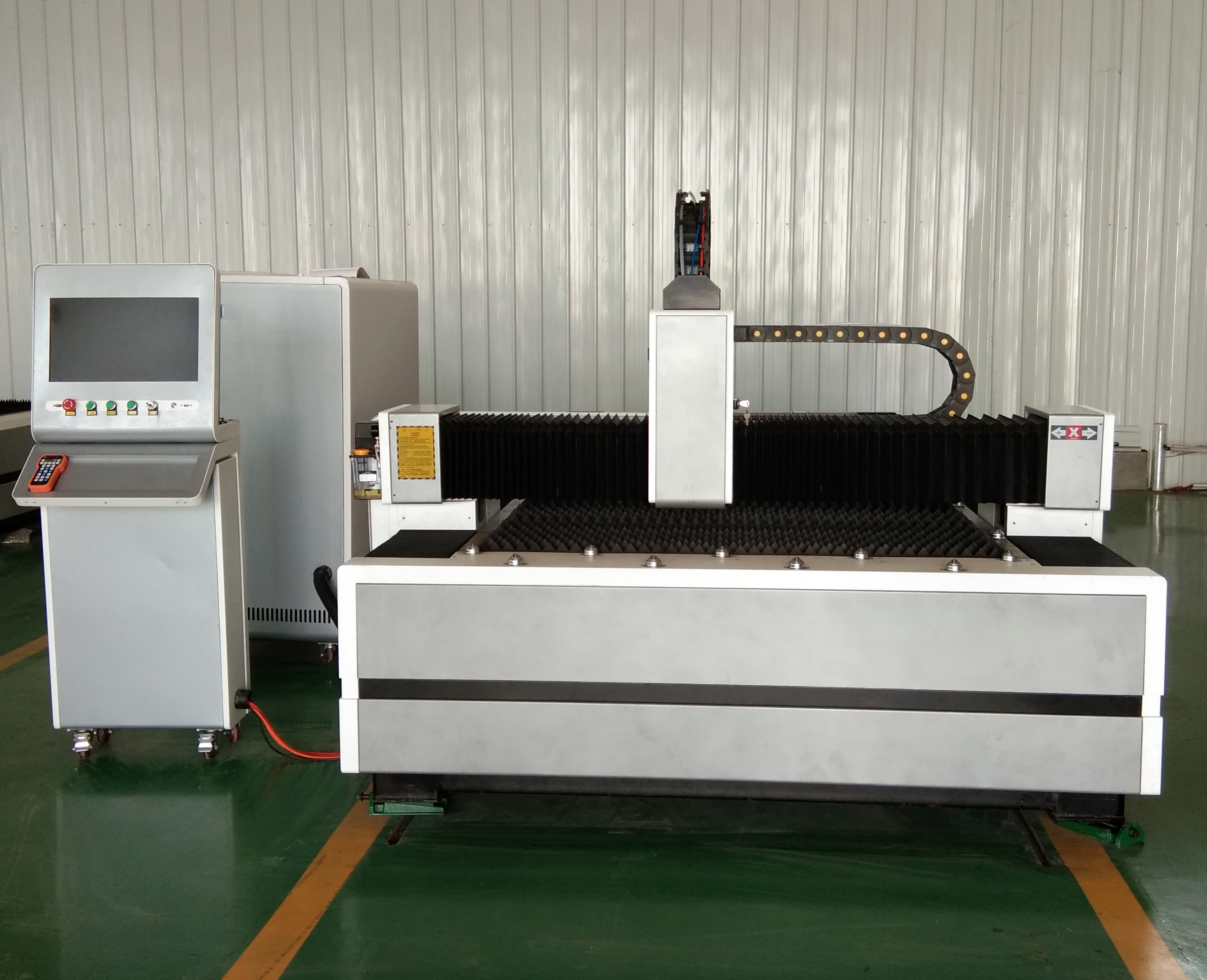 Fiber Laser Cutting Machine - Stainless Steel/carbon Steel, 3000x1500mm To 6000x2000mm, Silver, Automatic Operation, High Efficiency, Water Cooling System, Cypcut Control Software, Eco-friendly Features