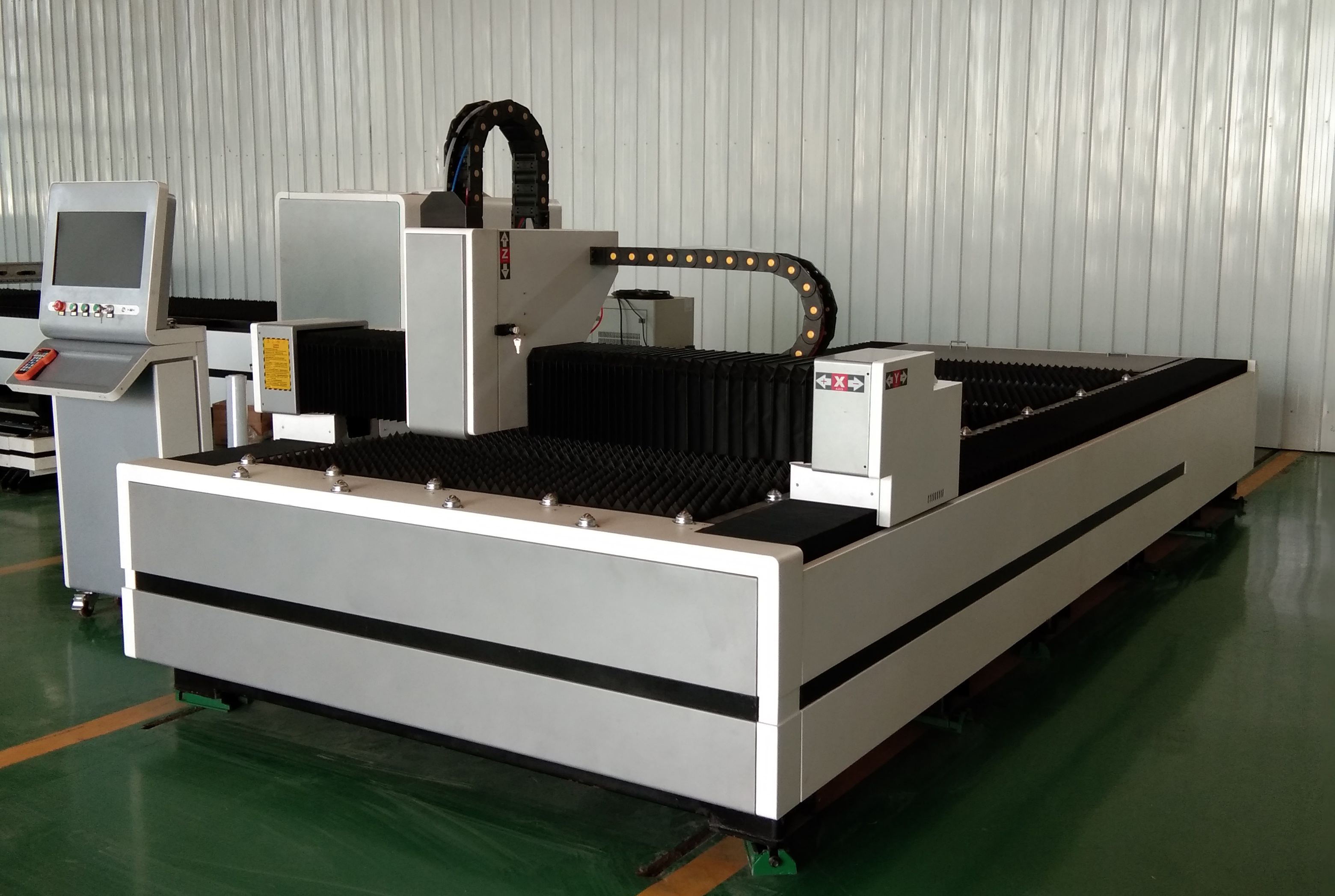 Fiber Laser Cutting Machine - Stainless Steel/carbon Steel, 3000x1500mm To 6000x2000mm, Silver, Automatic Operation, High Efficiency, Water Cooling System, Cypcut Control Software, Eco-friendly Features