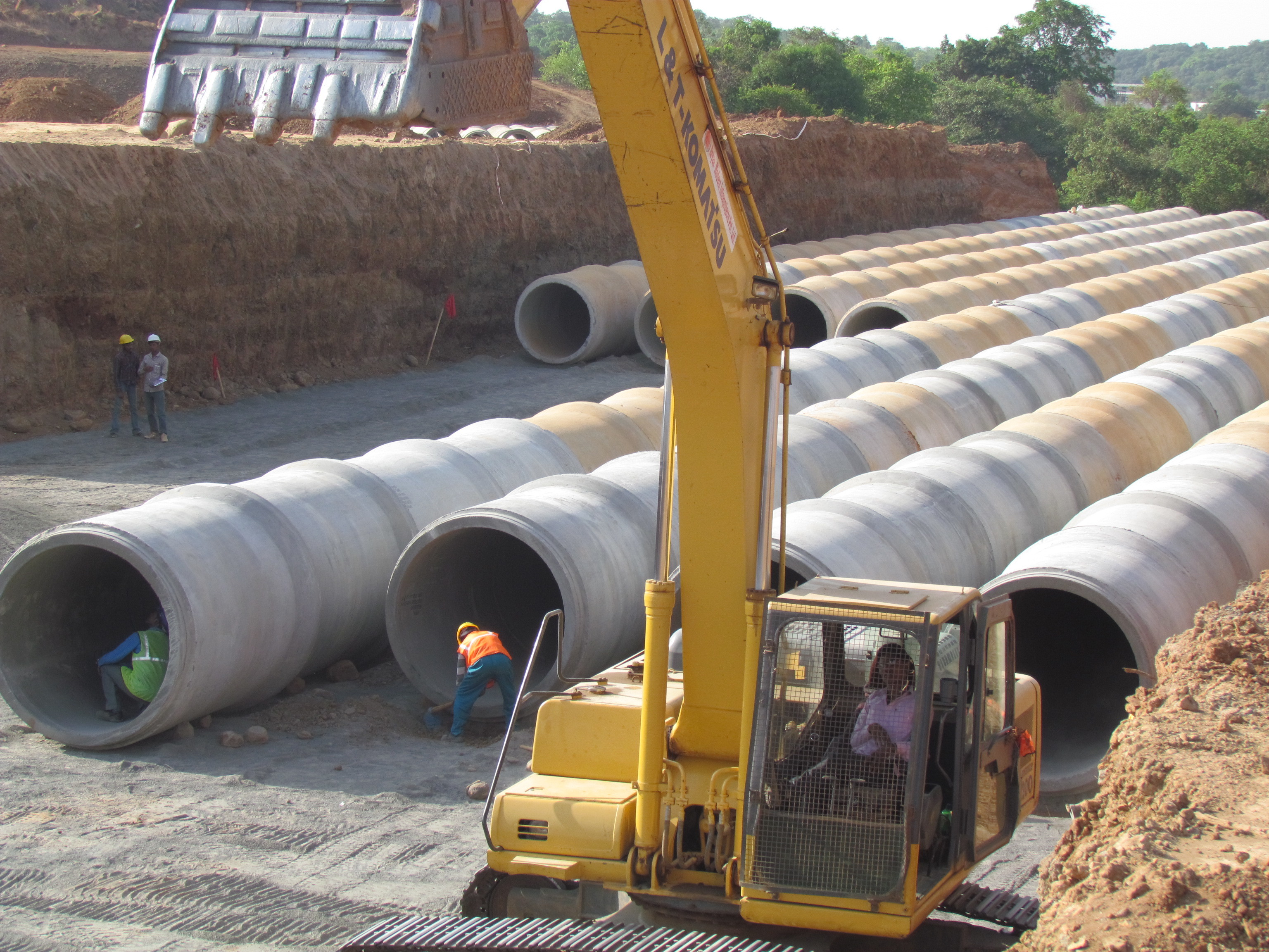 Rcc Pipes - Np3 & Np4 Class, 450mm To 1800mm Diameter, Grey Round Shape, Socket Joint Connection