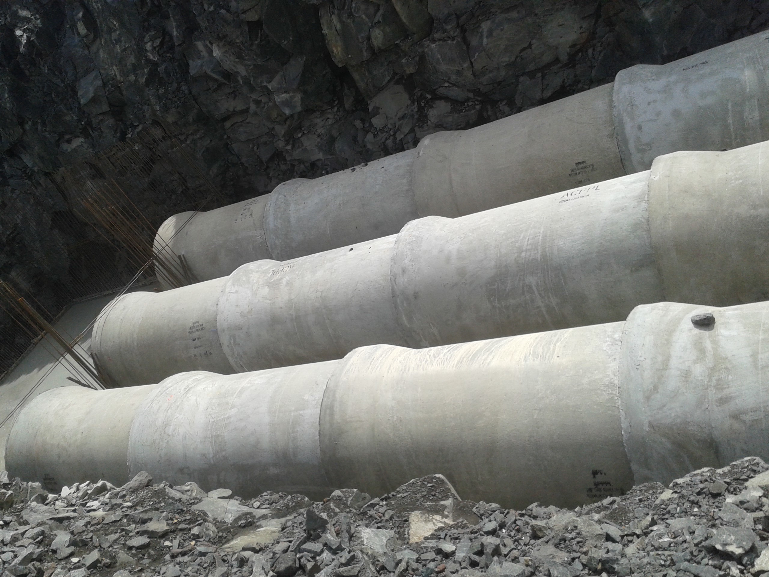 Rcc Pipes - Np3 & Np4 Class, 450mm To 1800mm Diameter, Grey Round Shape, Socket Joint Connection