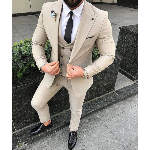 सभी प्रकार के पुरुषों के लिए डिज़ाइनर सूट