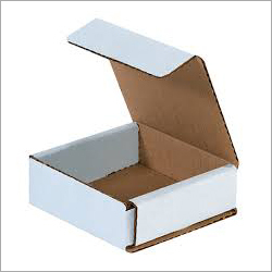 सफेद नालीदार बॉक्स