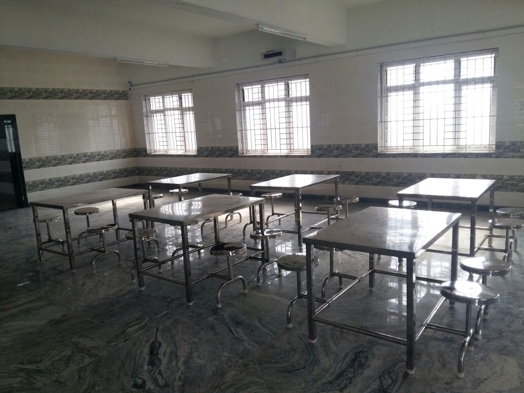 कैंTeen डाइनिंग टेबल