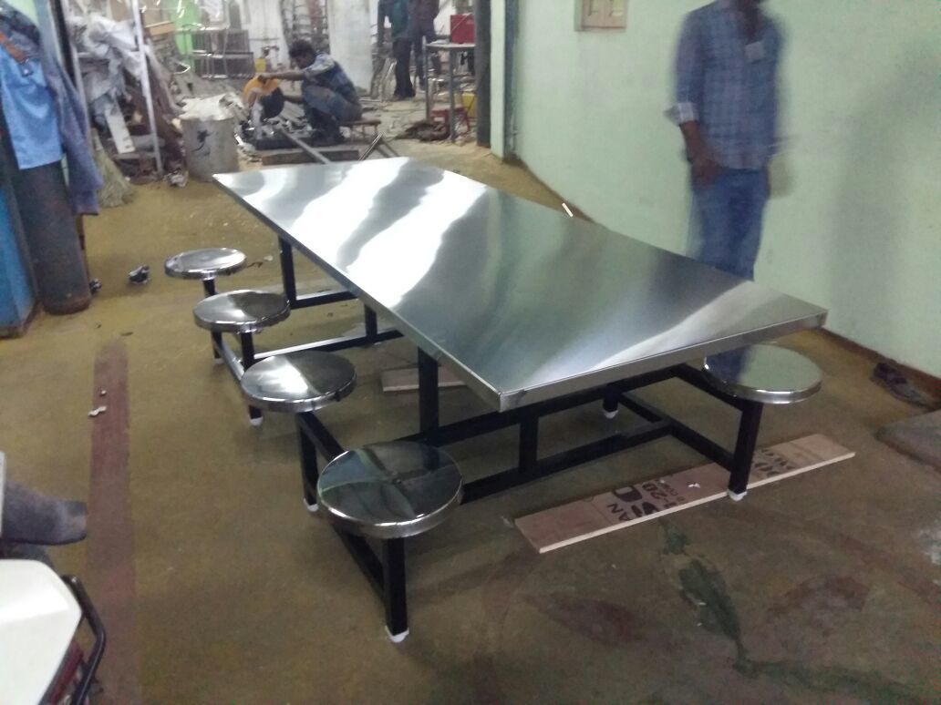 कैंTeen डाइनिंग टेबल