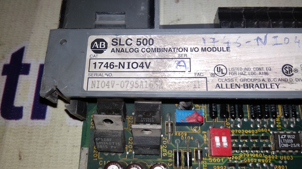 Allen Bradley Input Output Module 1746-nio4v