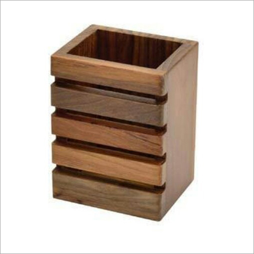 लकड़ी का डिज़ाइनर पेन स्टैंड