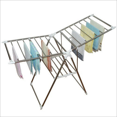 हैंगिंग क्लॉथ रैक