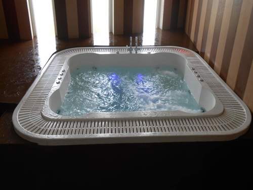 Rectangular Spa Bath Tub