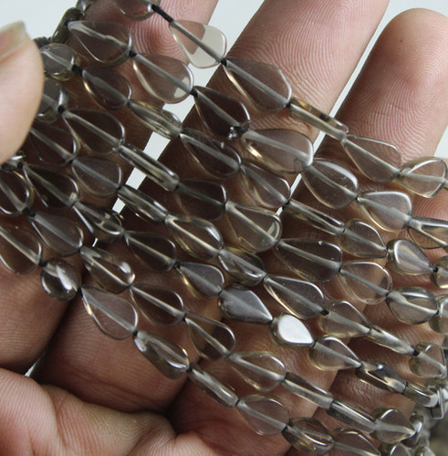 धुएँ के रंग का क्वार्ट्ज नाशपाती मोती