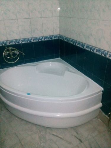 Corner Bathtub - 4x4 Feet | Stainless Steel Stand, Massage Nozzles, 1 HP Pump, Head Rest Popup Set
