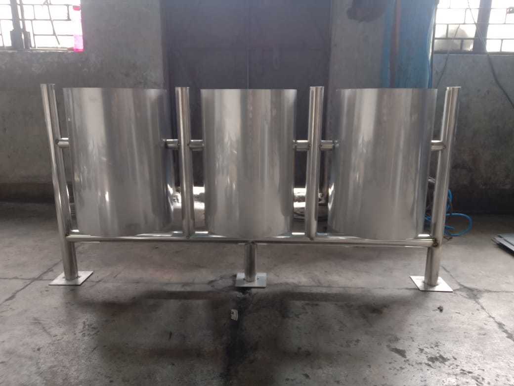 Trio Pole Hanging Bin - Color: Silver