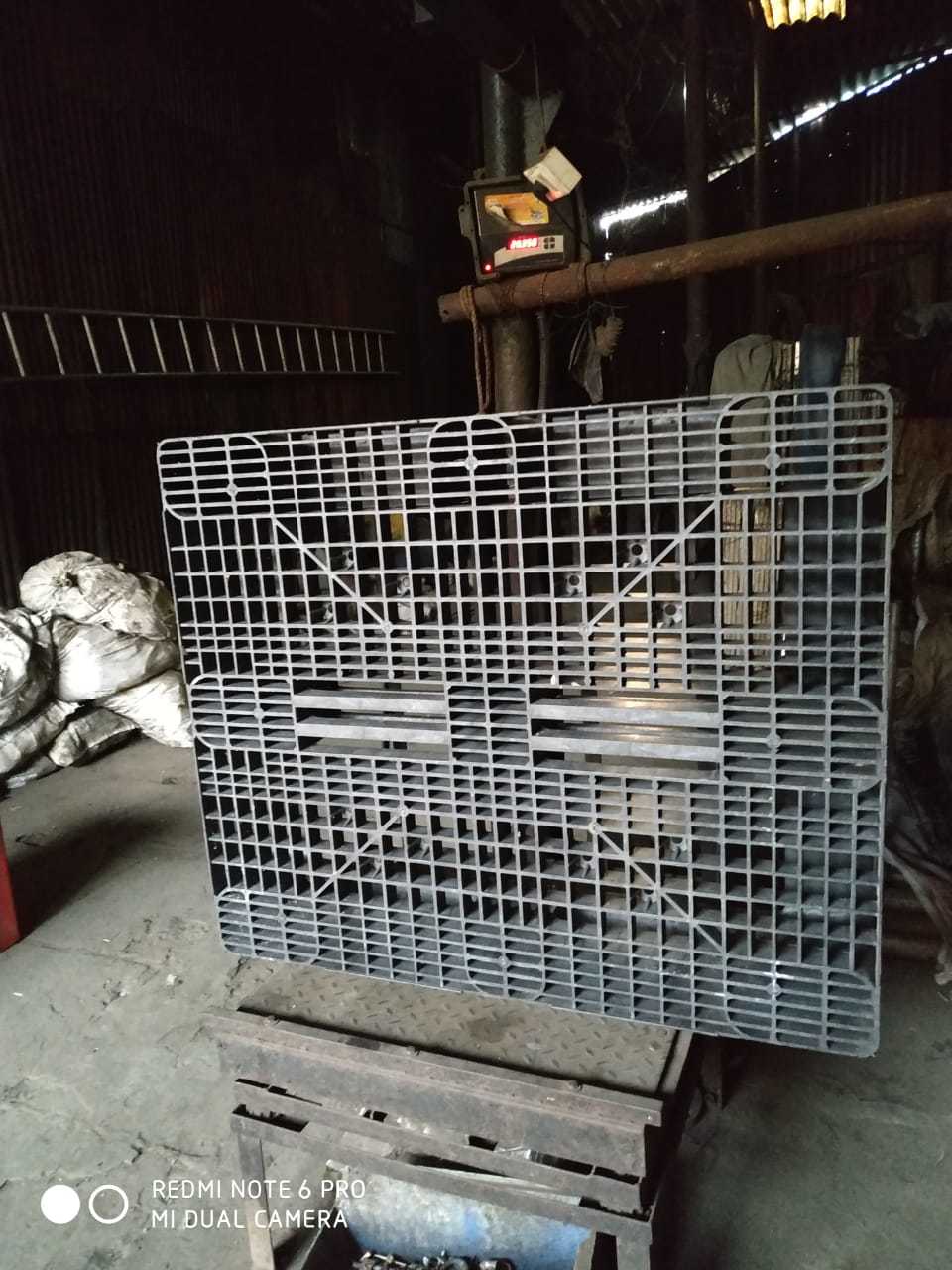 Heavy Duty Wire Mesh Cage Container - Customizable Sizes 1200x1000x890 Mm, 1000x800x840 Mm, Durable & Rust Proof With 500-800 Kg Lifting Capacity, Easy To Operate