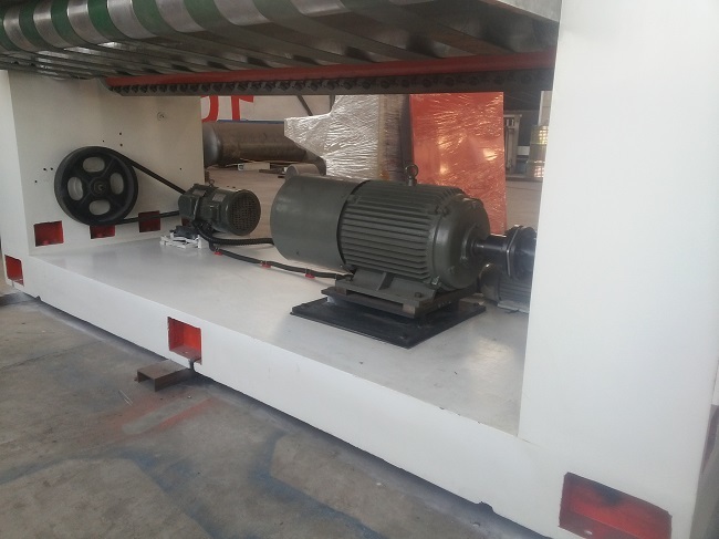 White Automatic Corrugated Cardboard Production Line Helix Cut Off Machine With Rotary Knife