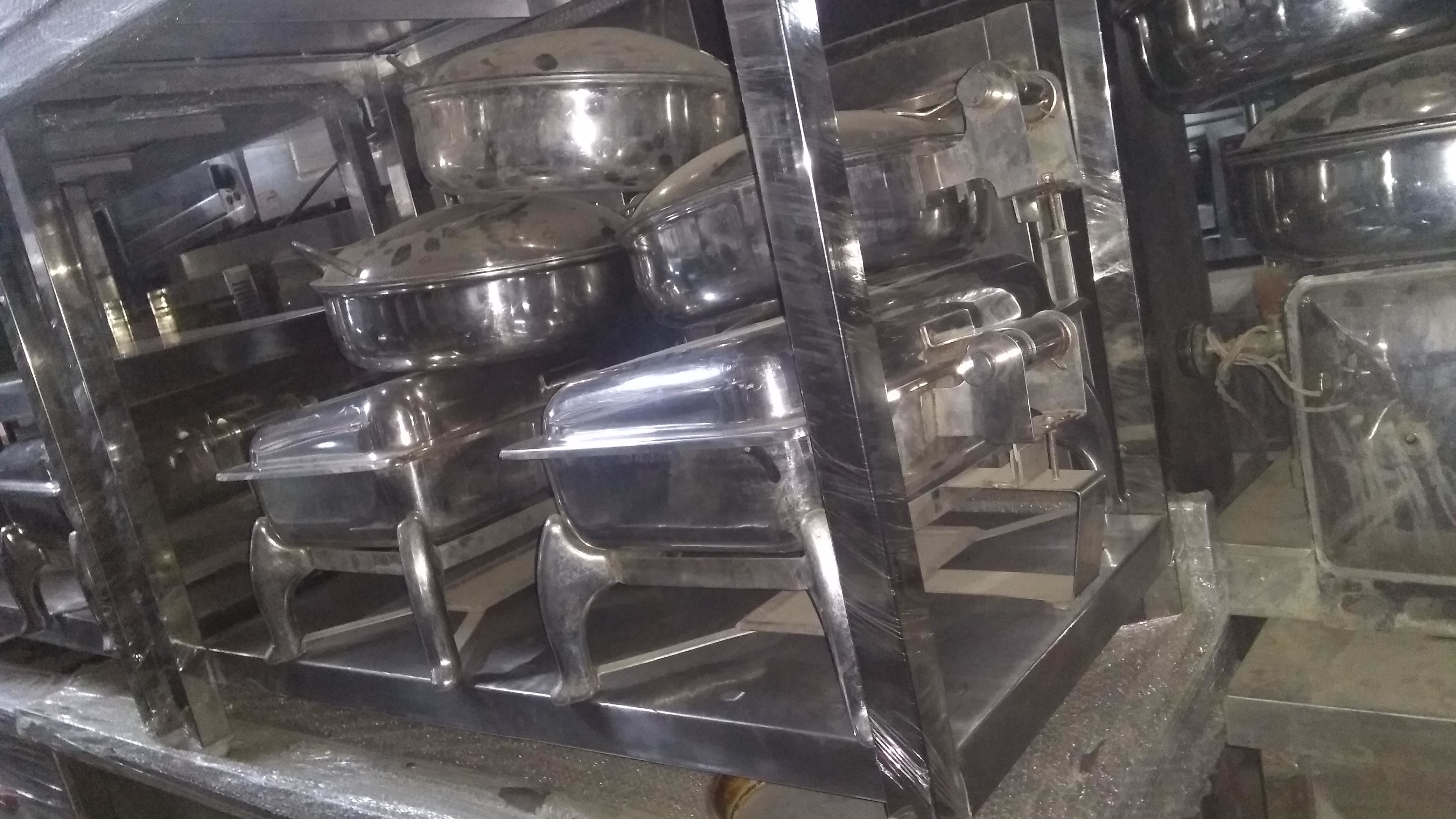 Used Chafing Dish - Color: Silver