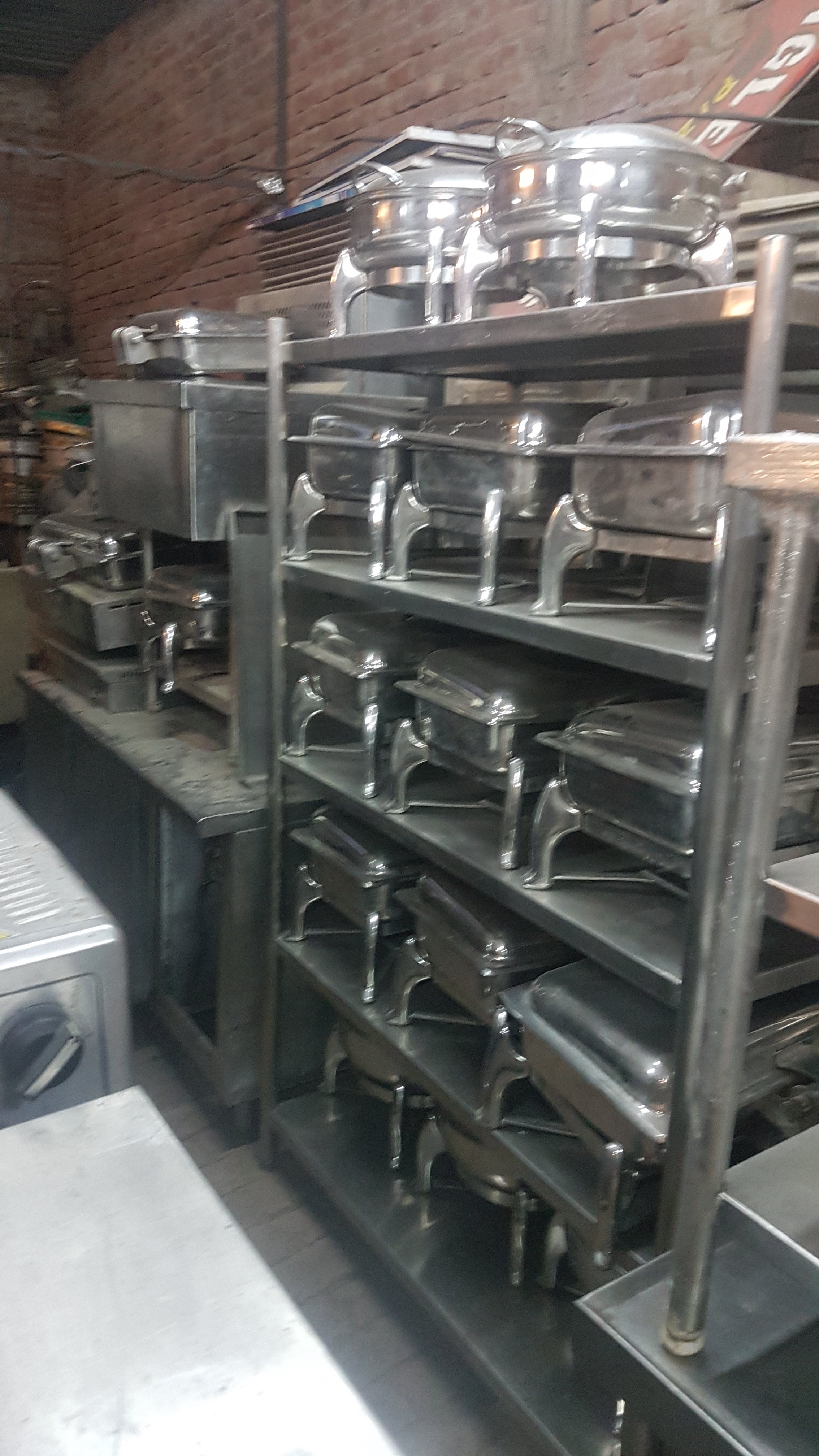 Used Chafing Dish - Color: Silver