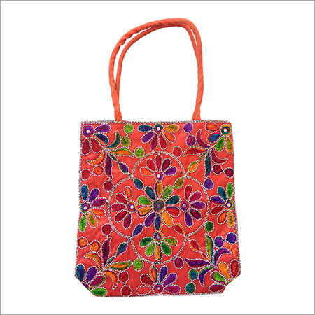 कोडिंग एम्ब्रायडरी महिलाओं के लिए डिज़ाइनर शोल्डर बैग