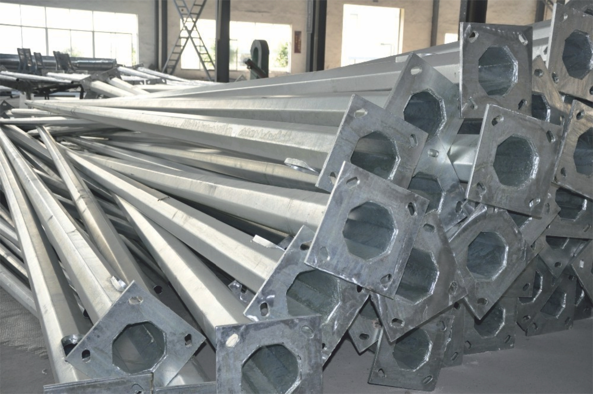 Electrical High Mast Poles - Mild Steel, Height: 9-32 Meter, Length: Up To 24 Meter, Thickness: 1-6mm, Silver Finish | For Road & Garden Use, Decorative Pillars