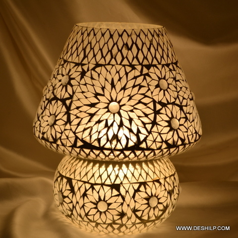 White And Black Antique-Style Glass Table Lamp