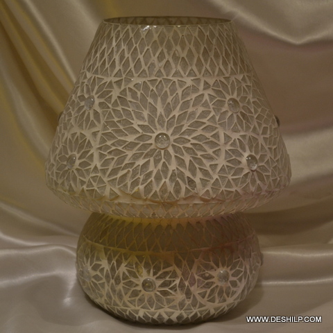 White And Black Antique-style Glass Table Lamp