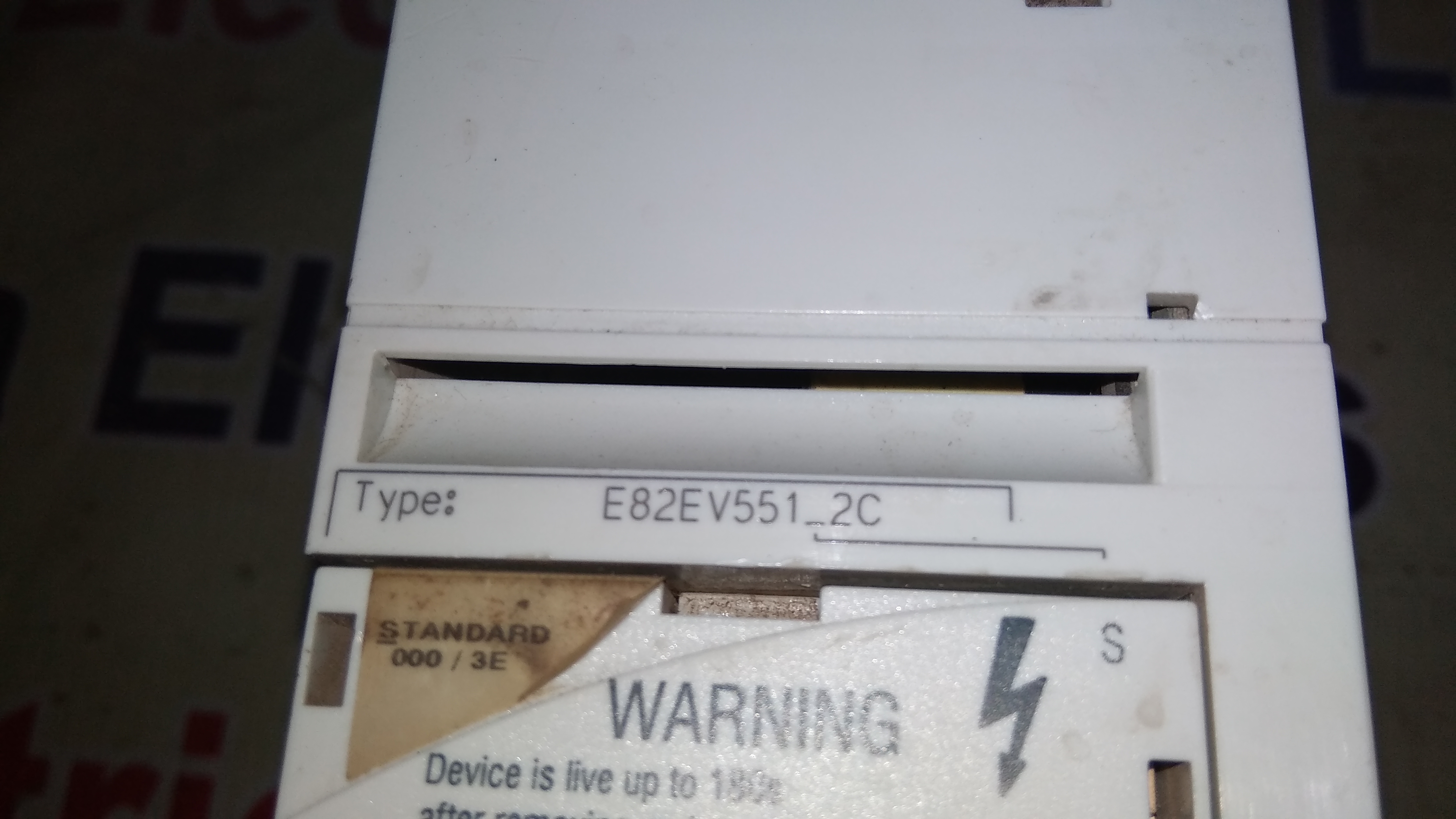 Lenze Servo Drive E82ev551_2c