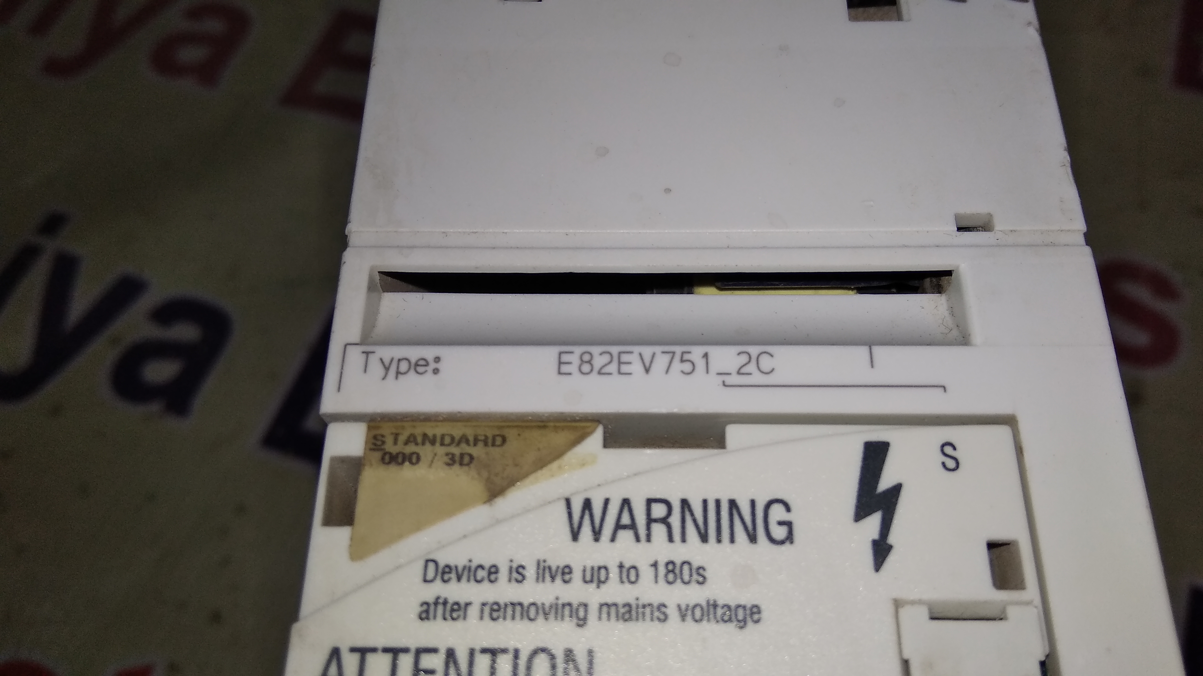 Lenze Servo Drive E82ev751_2c