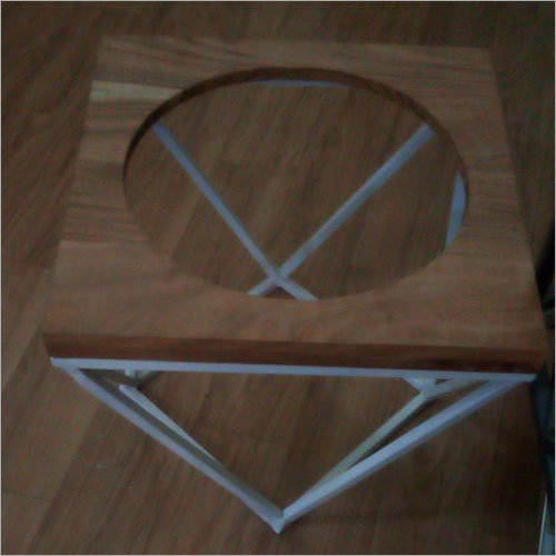 लकड़ी का स्टैंड