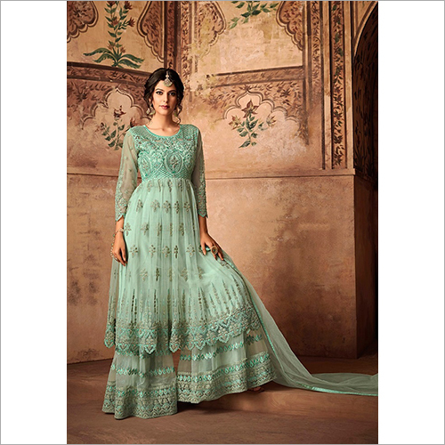 महिलाओं के सूट