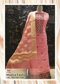 मल्टीकलर ब्लॉक प्रिंटेड सूट